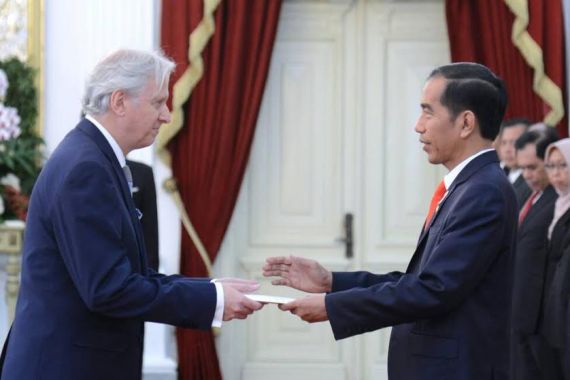 Jokowi Terima Surat Kepercayaan dari Lima Negara Sahabat - JPNN.COM