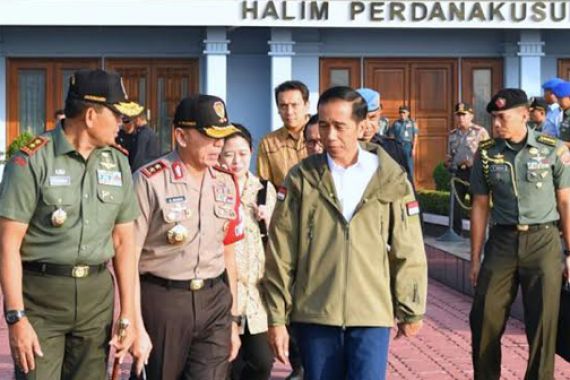 Presiden Jokowi Bertolak ke Natuna Saksikan Latihan Perang PPRC TNI - JPNN.COM