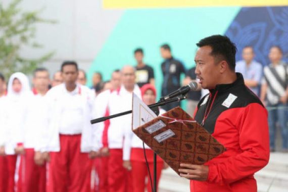 Pertama Dalam Sejarah, Menpora Lantik Pegawai Pakai Kostum Olahraga - JPNN.COM