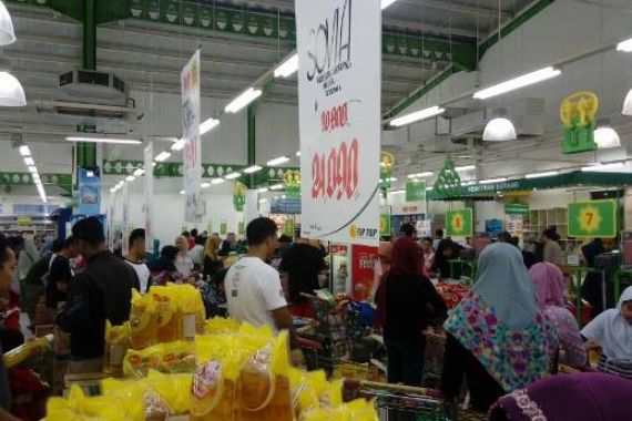 Jelang Puasa, Supermarket Mulai Padat - JPNN.COM