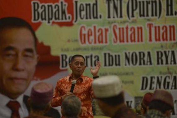 Menhan Dapat Gelar Sutan Tuan Kaca Marga dari Warga Lampung - JPNN.COM