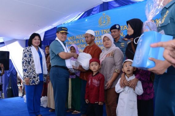 Bakti Sosial TNI AL Membangkitkan Rasa Cinta Tanah Air - JPNN.COM