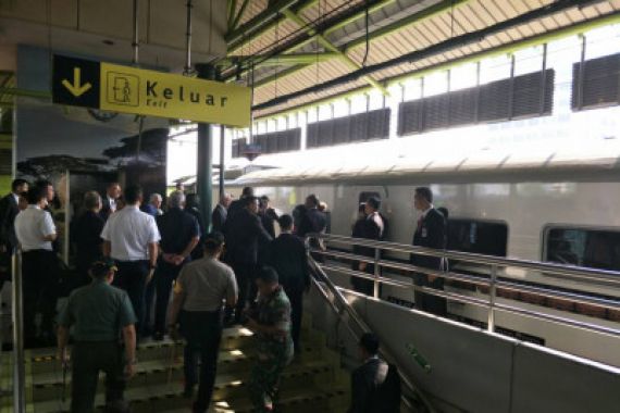 Rombongan Raja Swedia ke Bandung Naik Kereta - JPNN.COM