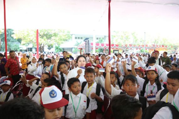 Menko PMK Luncurkan Program Revitalisasi SMK di Surakarta - JPNN.COM