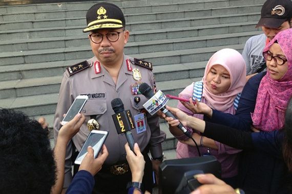 Polisi Tangkap Penyebar Chat Kapolri Soal Penanganan Kasus Firza - JPNN.COM