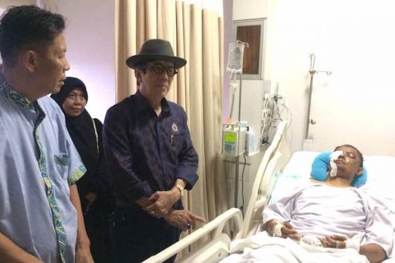 Jenguk Brimob Korban Bom, Menteri Yasonna Serukan Solidaritas - JPNN.COM