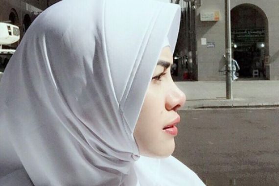 Berhijab Ucapkan Selamat Berpuasa, Nikita Mirzani Malah Dihujat - JPNN.COM