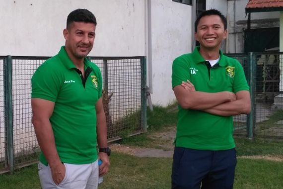 Alfredo Vera Resmi Latih Persebaya Surabaya - JPNN.COM