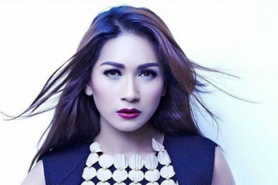 Tata Janeta Ngamuk Dianggap Nyindir Ayu Ting Ting - JPNN.COM