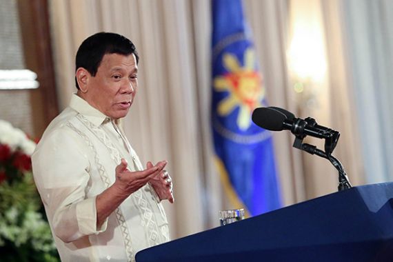 Duterte Larang Siswa ke Sekolah: Jika tak Ada yang Lulus, Biarlah - JPNN.COM