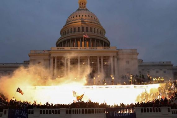 Kerusuhan di Ibukota Washington, Twitter Mengunci Akun Presiden Donald Trump - JPNN.COM