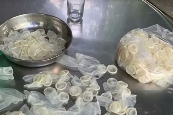 Polisi Vietnam Bongkar Sindikat Penjual Kondom Daur Ulang, Mengerikan - JPNN.COM