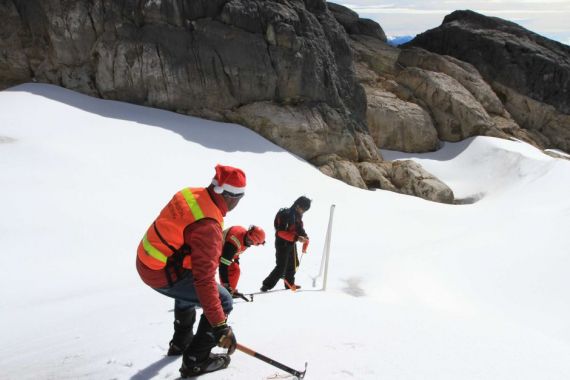 Puncak Jaya di Papua Jadi Gletser Tropis Terakhir di Dunia, Tapi Terancam Punah - JPNN.COM