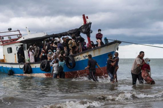 Selamatkan Pengungsi Rohingya di Laut, Warga Aceh Kebanjiran Pujian - JPNN.COM
