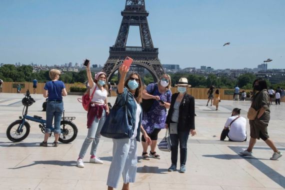 Update Corona: Menara Eiffel Akan Dibuka Lagi, Brasil Makin Parah - JPNN.COM