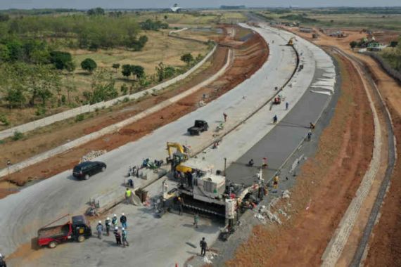 Pembangunan Tol Akses Bandara Kertajati Ditargetkan Rampung Akhir September - JPNN.COM