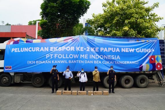 Bea Cukai Beri Dukungan PT Follow Me Indonesia Ekspor Parfum Kedua ke Papua Nugini - JPNN.COM