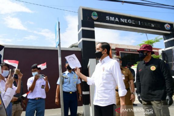 Jokowi Perintahkan Percepat Vaksinasi Covid-19 Bagi Pelajar Jelang PTM - JPNN.COM