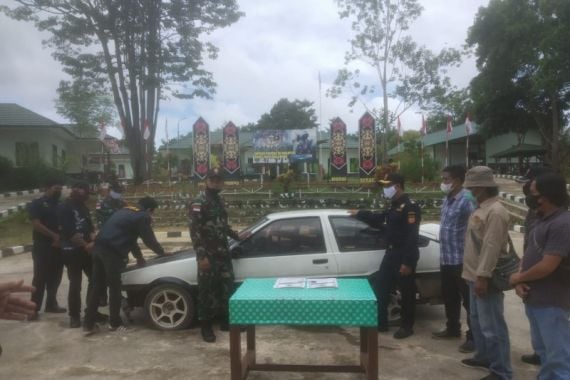 TNI Menggagalkan Penyelundupan Mobil asal Malaysia di Perbatasan - JPNN.COM
