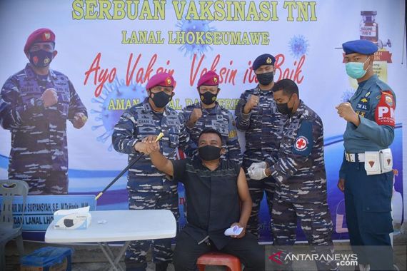 TNI AL Sasar Nelayan dan Masyarakat Pesisir di Kota Lhokseumawe - JPNN.COM