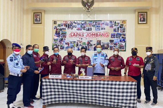 Razia, Petugas Lapas Temukan Pemanas Air Terbuat dari Garpu Dialiri Arus Listrik - JPNN.COM