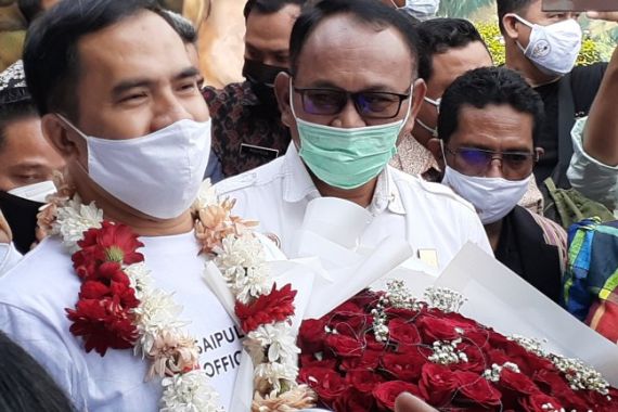 Disambut Keluarga dan Indah Sari, Saipul Jamil Tinggalkan Lapas dengan Hati Lega - JPNN.COM