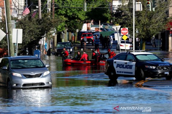 Banjir Besar Hantam Amerika, Jalanan New York Berubah Jadi Sungai - JPNN.COM