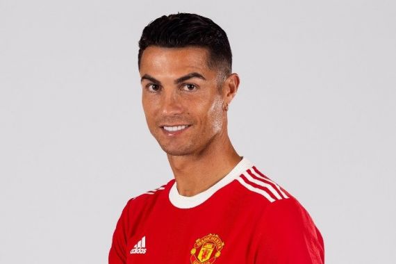 Cristiano Ronaldo Rebut Nomor Punggung 7, Edinson Cavani Dapat Angka Ini - JPNN.COM
