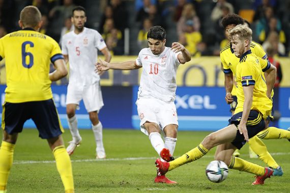 Swedia vs Spanyol: Luis Enrique Kecewa La Furia Roja Tumbang - JPNN.COM
