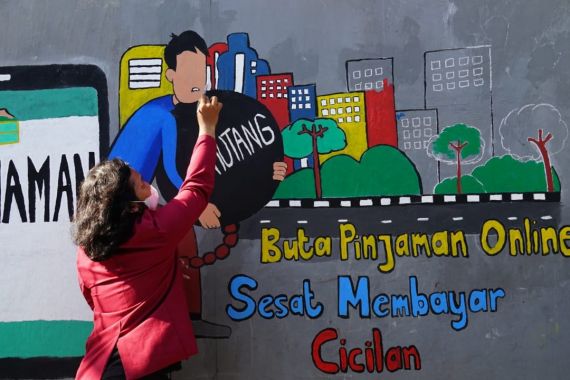 Mahasiswa Universitas Muhammadiyah Surabaya Bikin Mural, Kreatif - JPNN.COM