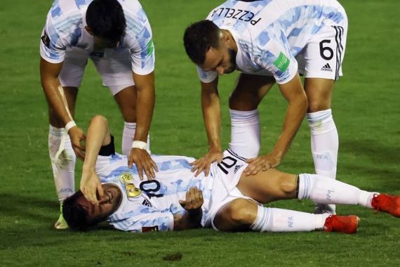 Mendapat Tekel Horor dari Pemain Venezuela, Messi Absen Saat Argentina Jumpa Brasil? - JPNN.COM