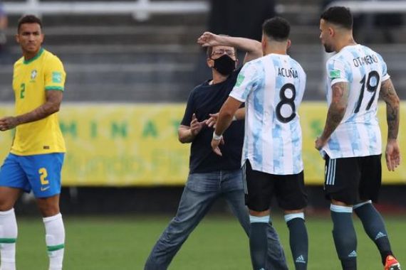 Laga Brasil vs Argentina Dihentikan, Polisi Kejar Sejumlah Pemain, Ada Apa? - JPNN.COM
