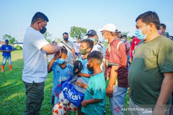 Bobby Nasution Tegaskan Lapangan di Sidomulyo tak Digusur  - JPNN.COM