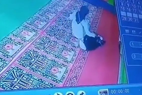 Modus Pura-Pura Salat, Anak Perempuan Ini Nekat Berbuat Dosa di Masjid - JPNN.COM