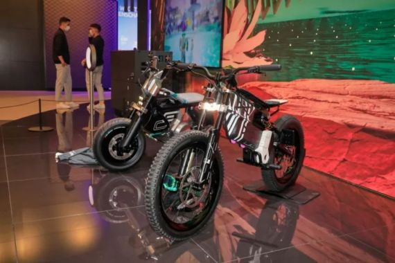 BMW Motorrad Kenalkan 2 Konsep Kendaraan Masa Depan, Wow! - JPNN.COM
