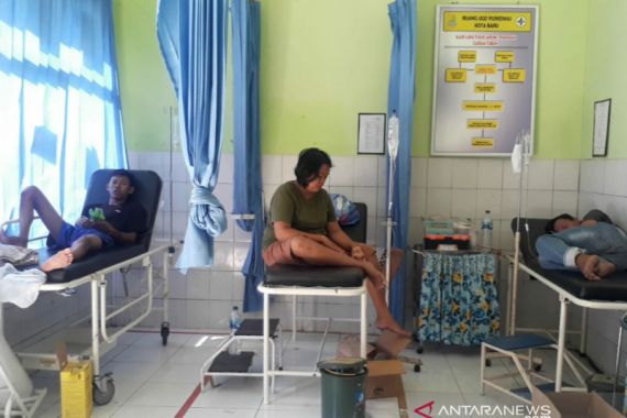 Puluhan Warga Keracunan Makanan, 2 Korban Meninggal, Polisi Periksa 13 Orang - JPNN.COM
