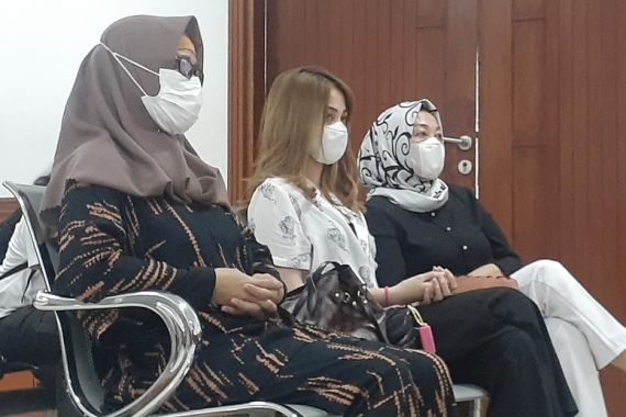 Jeff Smith Divonis 5 Bulan Penjara, Ibunda Dan Aisyah Aqilah Deg-degan - JPNN.COM