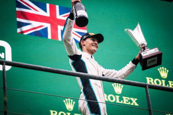 Russell Resmi Sebagai Rekan Setim Lewis Hamilton Mulai F1 2022 - JPNN.COM