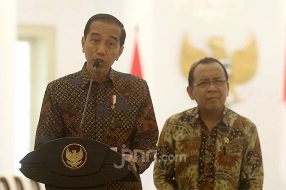 Berita Terkini soal Reshuffle Kabinet: Jokowi & Pratikno Renggang - JPNN.COM