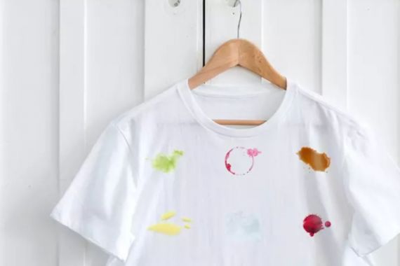 5 Cara Mencuci Baju Putih agar Tetap Terlihat Seperti Baru - JPNN.COM