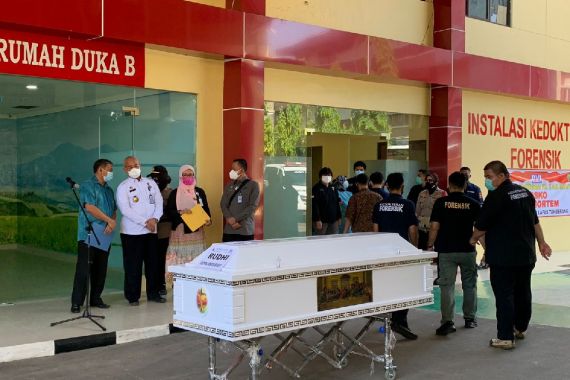 Penyerahan Jenazah Korban Kebakaran Lapas Tangerang, Air Mata Keluarga tak Terbendung - JPNN.COM