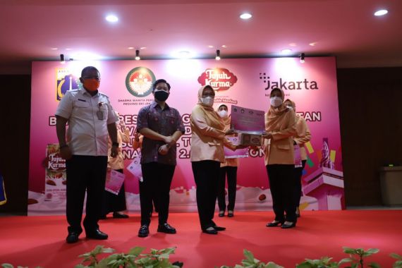 Sukseskan Program Vaksinasi, Susu Steril Tujuh Kurma-DWP Jakarta Donasikan 2.000 Karton - JPNN.COM