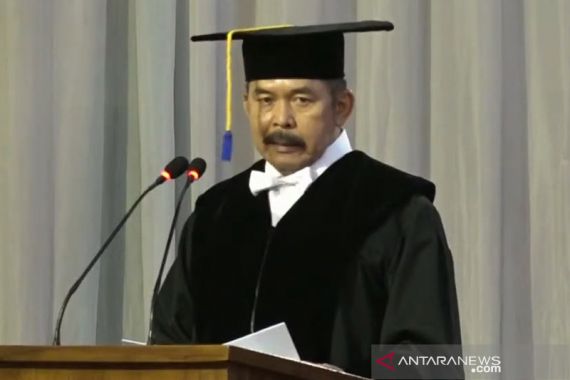 Dikukuhkan Jadi Profesor, Jaksa Agung Pastikan Kasus Nenek Minah Tak Terulang - JPNN.COM