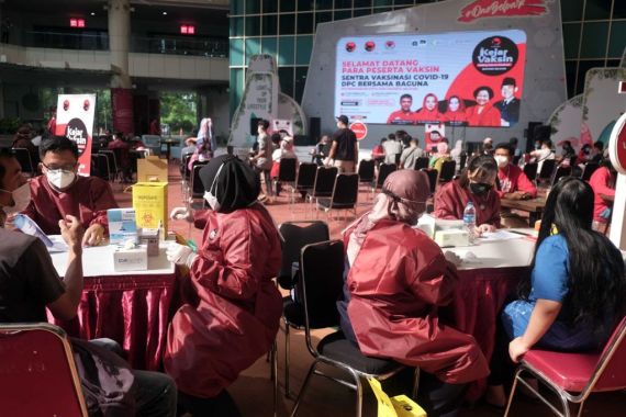 Gelar Vaksinasi di Mal, PDIP Jaksel Rayakan Kebangkitan Ekonomi dan Pariwisata - JPNN.COM