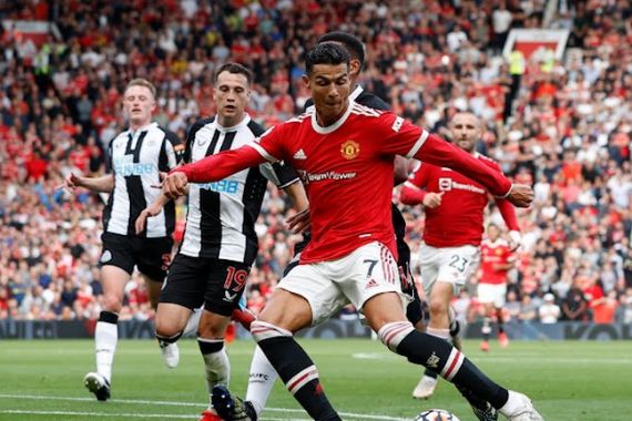 Manchester United vs Newcastle 4-1: Bikin Dua Gol, Ronaldo Ukir Rekor Unik - JPNN.COM