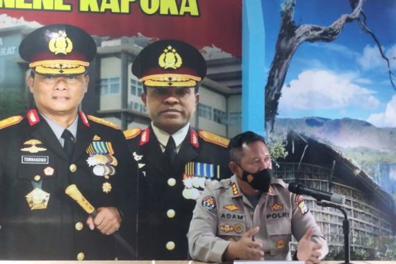 Pasukan TNI-Polri Bergerak, Kombes Adam Erwindi Bantah Ada Operasi Militer - JPNN.COM