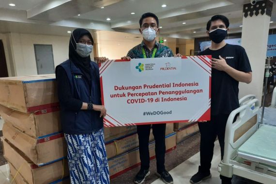 Prudential Indonesia Donasikan Ribuan Alat Medis ke RS Asrama Haji - JPNN.COM