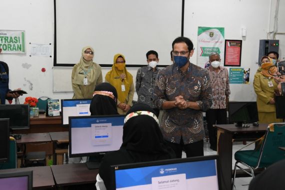 Nadiem Semangati Peserta Tes PPPK Guru yang Tak Lulus Passing Grade, Simak Kalimatnya - JPNN.COM