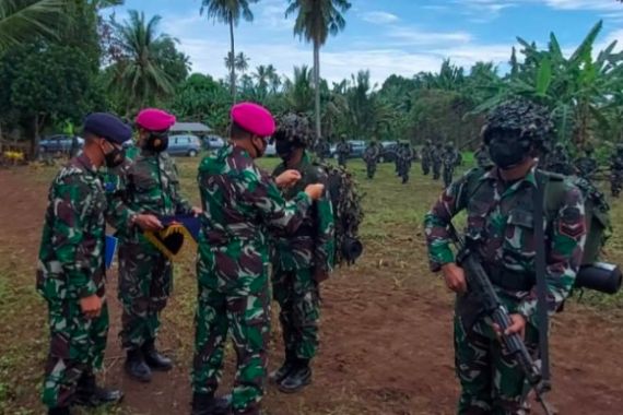 Lihat Aksi Pasukan Marinir TNI AL Tempur Darat di Minahasa - JPNN.COM