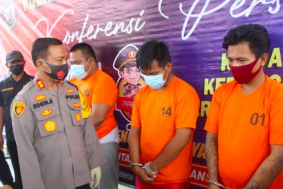 Sindikat Narkoba Mengamuk, Bakar Mobil Polisi, Lihat Nih Tampangnya - JPNN.COM